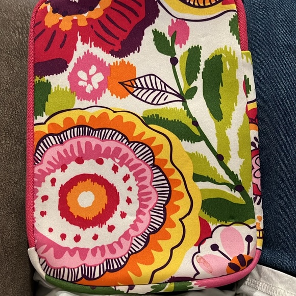 VERA BRADLEY TABLET CASE in flower print - Picture 3 of 5